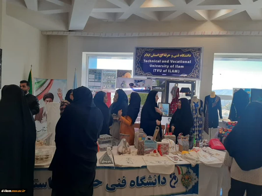 به مناسبت هفته پژوهش همایش پیاده روی با همکاری بسیج اساتید در آموزشکده فنی دختران ایلام برگزار شد 4