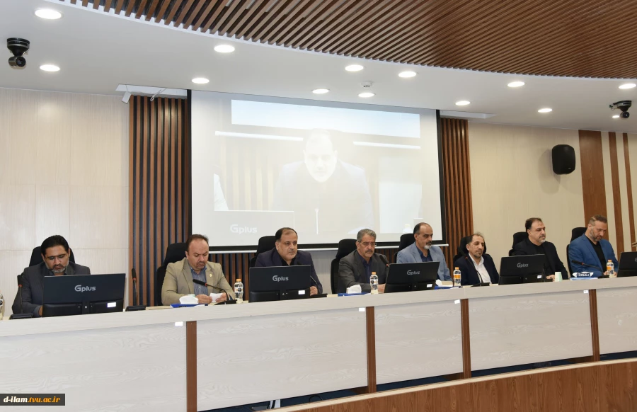 با حضور اعضای هیئت رئیسه دانشگاه و مدیران کل ستادی:

ارائه گزارش سفر ریاست دانشگاه ملی مهارت به چین
 2