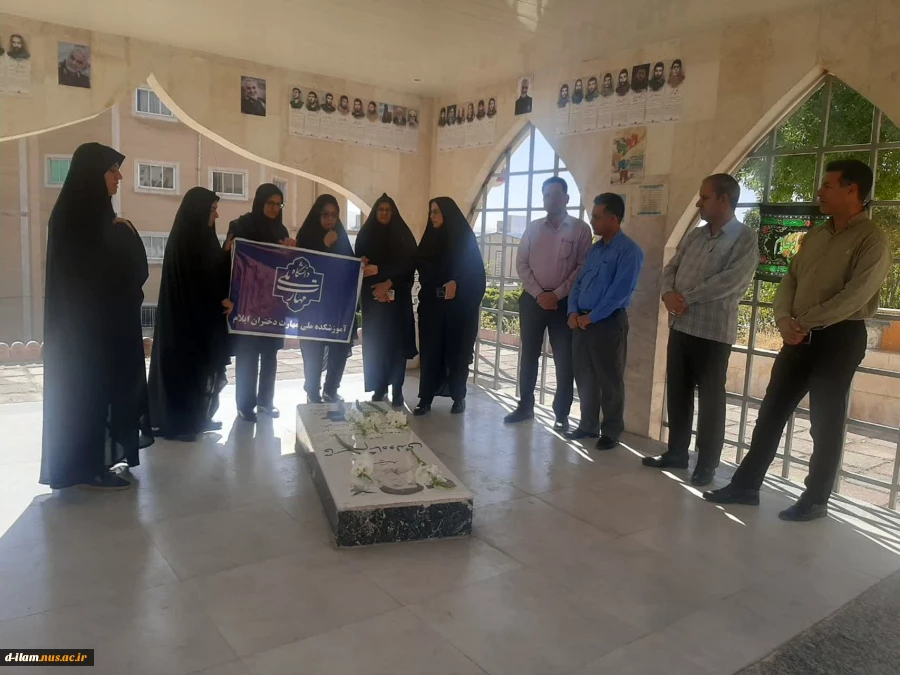 برگزاری مراسم عطر افشانی مزار شهید به مناسبت آغاز هفته دفاع مقدس
 2