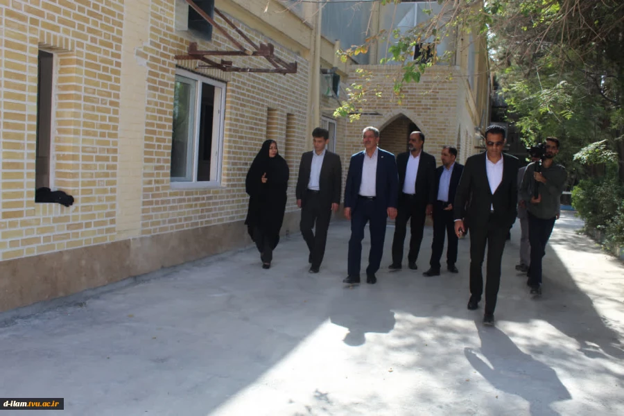 بازدید دکتر زمانی، رئیس دانشگاه ملی مهارت از خوابگاه آموزشکده‌ دختران کاشان
 2
