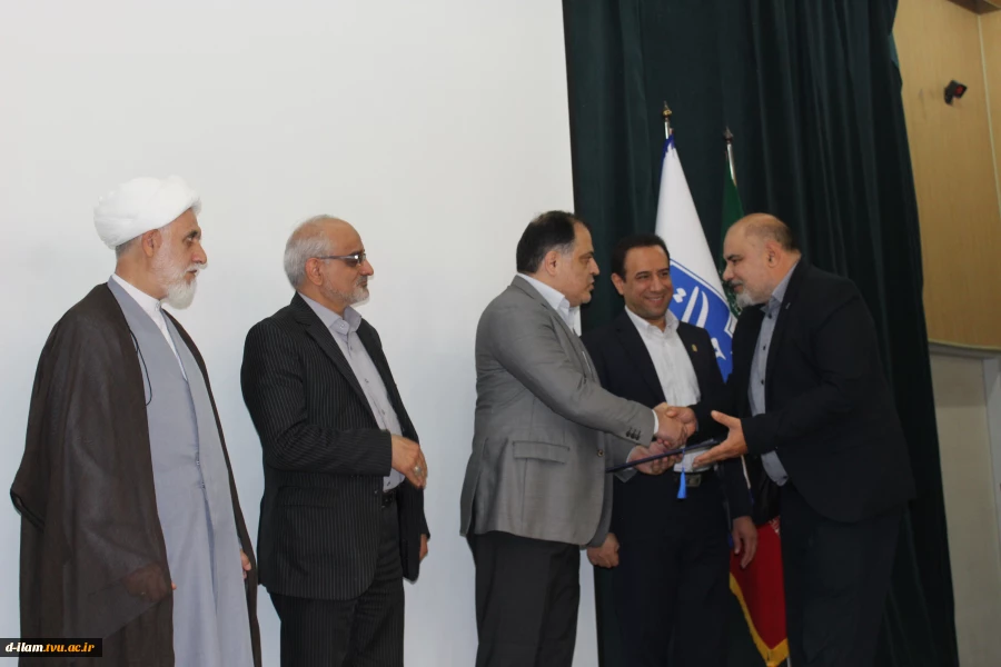 مدیرکل حوزه ریاست، روابط عمومی و هماهنگی امور مجلس و استان‌ها در آیین معارفه سرپرست آموزشکده پسران سمنان ـ واحد استانی سمنان:

امروز توسعه دانشگاه ملی مهارت به نگاه فراسازمانی و توجه ویژه دستگاه‌های حاکمیتی نیاز دارد. 2