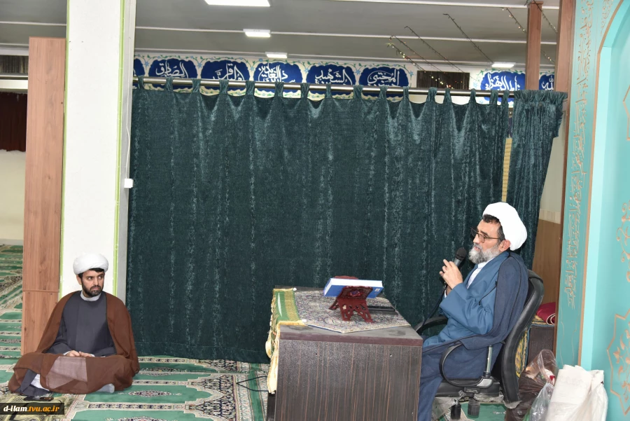 برگزاری جلسه «تبیین نقش هدایت و فرماندهی الهی ولی فقیه در ایجاد ثبات در داخل و بازدارندگی در مقابل دشمن» در سازمان مرکزی دانشگاه
 2