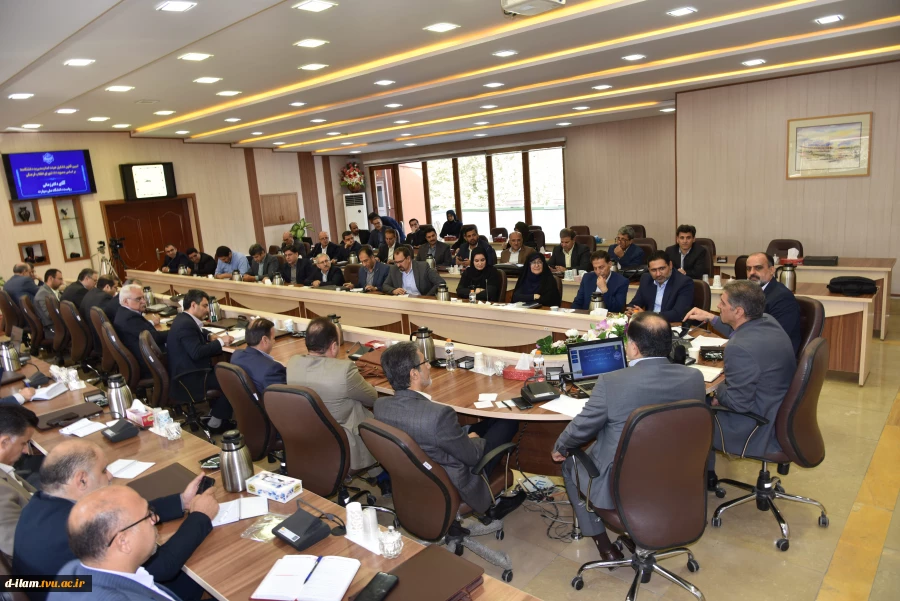 رئیس دانشگاه ملی مهارت در جمع رؤسای دانشکده‌ها و آموزشکده‌های سراسر کشور:

حیات دانشگاه و ارکان آن در گرو ضوابط، مقررات و قوانین است/ هیئت امنا مجلس قانون‌گذاری دانشگاه است/ سیاست دانشگاه تربیت نیروی توانمند اشتغال‌پذیر است 2