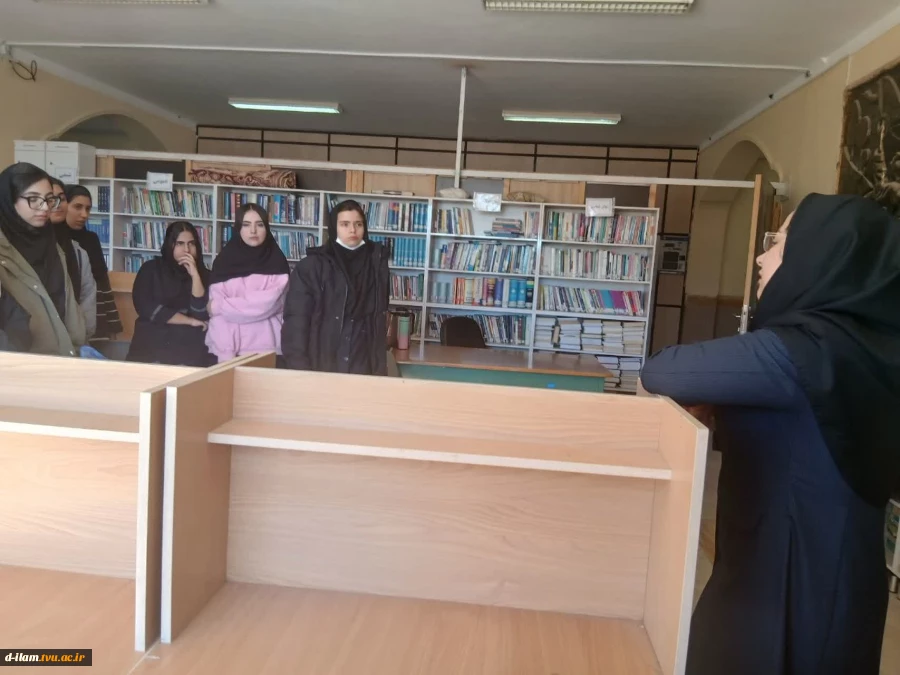 بازدید دانش آموزان هنرستان فاطمیه از آموزشکده دختران ایلام به مناسبت هفته جهانی کار آفرینی 3