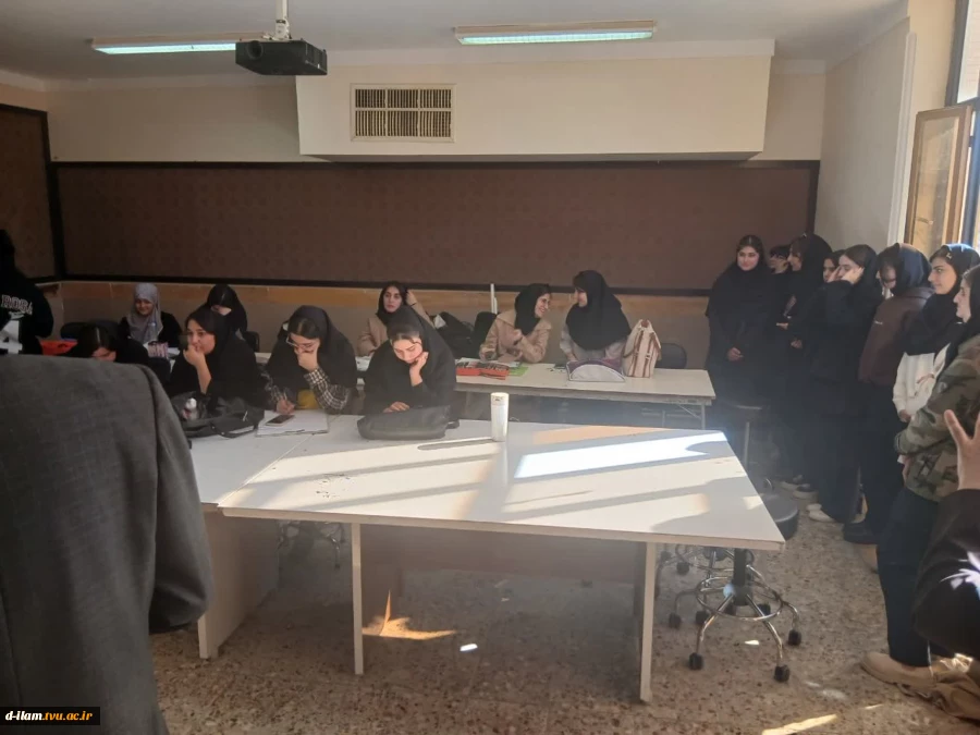 بازدید دانش آموزان هنرستان فاطمیه از آموزشکده دختران ایلام به مناسبت هفته جهانی کار آفرینی 4
