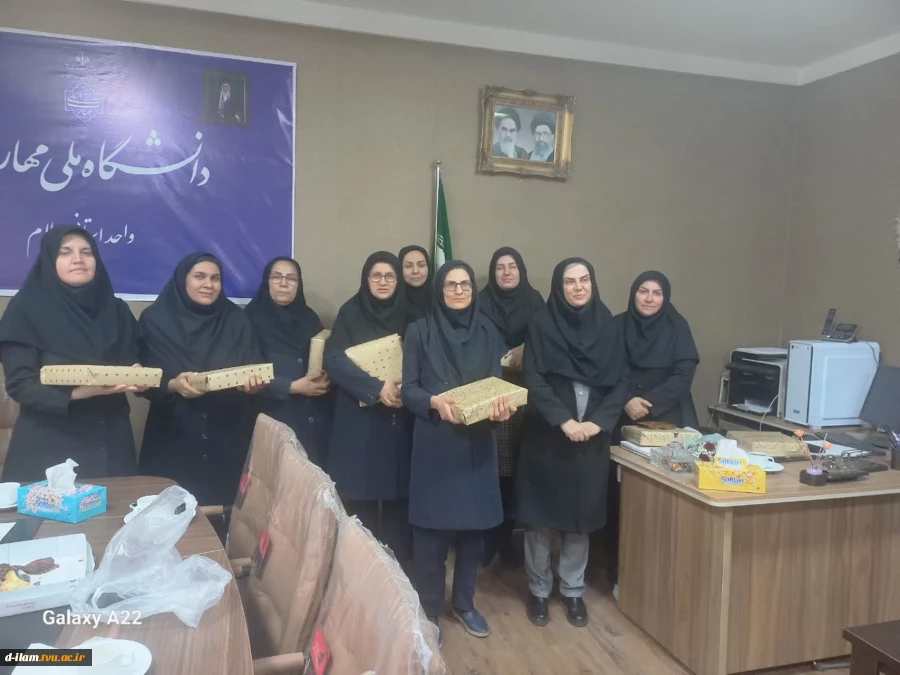  به مناسبت سالروز میلاد خجسته حضرت صدیقه طاهره، فاطمه زهرا (س)، بزرگداشت مقام مادر و روز زن با اهداء هدیه از بانوان شاغل درآموزشکده دختران تجلیل شد. 2