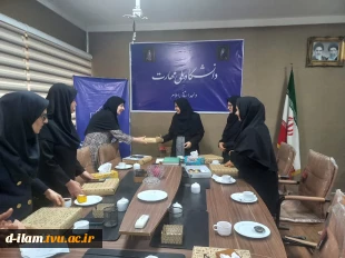  به مناسبت سالروز میلاد خجسته حضرت صدیقه طاهره، فاطمه زهرا (س)، بزرگداشت مقام مادر و روز زن با اهداء هدیه از بانوان شاغل درآموزشکده دختران تجلیل شد. 2