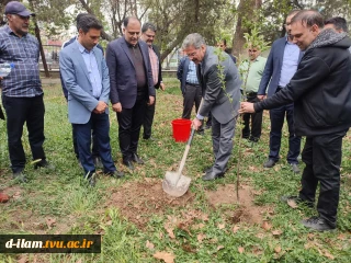 شرکت رئیس دانشگاه ملی مهارت در پویش "نهال امید" در دانشکده انقلاب اسلامی و کاشت سه اصله نهال مثمر