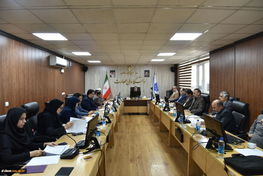 رئیس دانشگاه ملی مهارت در هشتمین جلسه شورای دانشگاه:

مشارکت همه‌جانبه تمام ارکان دانشگاه لازمه رسیدن به موفقیت در سطوح مختلف علمی و آموزشی 2